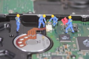 米兰登录入口-英超球队数据驱动的边路防守压迫策略优化，英超边锋
