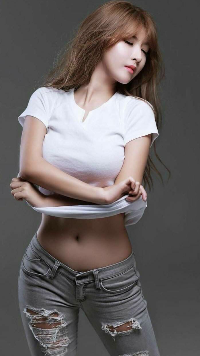 “飞盘竞技：三叉湖田径场成全球飞盘高手的竞技场”