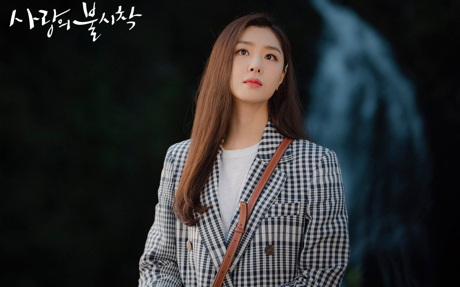 主教练部署三中卫阵型形成后场铁桶阵有效限制对手传控,三中卫阵型最怕什么